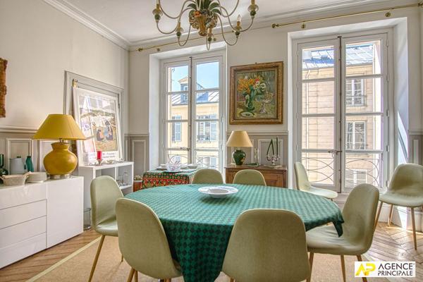 Versailles Notre-Dame Appartement 124.27 m² carrez traversant sud nord situé au 1er étage d'un très bel immeuble 18ème avec jardin privatif 1 442 000 € **  - Référence  28360