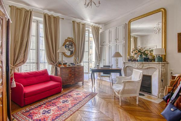 Versailles Notre-Dame Appartement 124.27 m² carrez traversant sud nord situé au 1er étage d'un très bel immeuble 18ème avec jardin privatif 1 442 000 € **  - Référence  28360