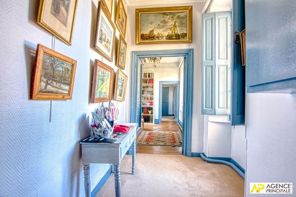 Versailles Notre-Dame Appartement 124.27 m² carrez traversant sud nord situé au 1er étage d'un très bel immeuble 18ème avec jardin privatif 1 442 000 € **  - Référence  28360
