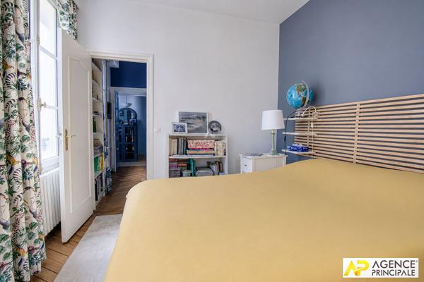 Versailles Notre-Dame Appartement 124.27 m² carrez traversant sud nord situé au 1er étage d'un très bel immeuble 18ème avec jardin privatif 1 442 000 € **  - Référence  28360