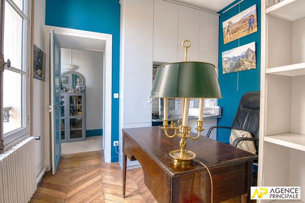 Versailles Notre-Dame Appartement 124.27 m² carrez traversant sud nord situé au 1er étage d'un très bel immeuble 18ème avec jardin privatif 1 442 000 € **  - Référence  28360