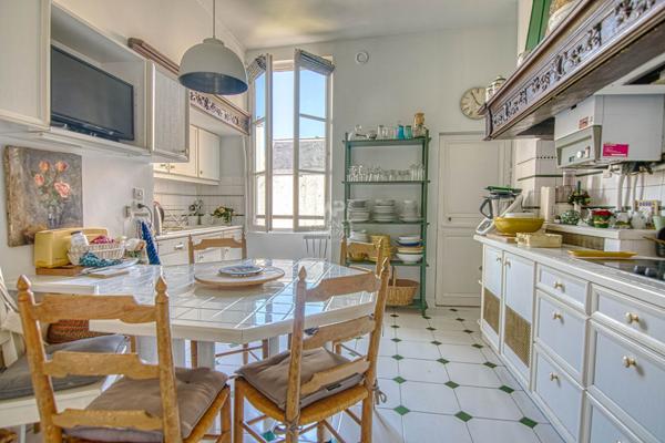 Versailles Notre-Dame Appartement 124.27 m² carrez traversant sud nord situé au 1er étage d'un très bel immeuble 18ème avec jardin privatif 1 442 000 € **  - Référence  28360