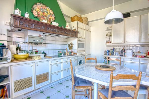 Versailles Notre-Dame Appartement 124.27 m² carrez traversant sud nord situé au 1er étage d'un très bel immeuble 18ème avec jardin privatif 1 442 000 € **  - Référence  28360