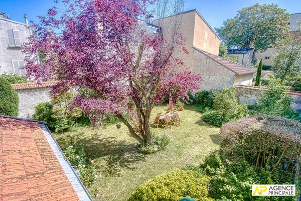 Versailles Notre-Dame Appartement 124.27 m² carrez traversant sud nord situé au 1er étage d'un très bel immeuble 18ème avec jardin privatif 1 442 000 € **  - Référence  28360