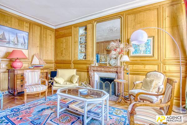 Versailles Notre-Dame Appartement 124.27 m² carrez traversant sud nord situé au 1er étage d'un très bel immeuble 18ème avec jardin privatif 1 442 000 € **  - Référence  28360