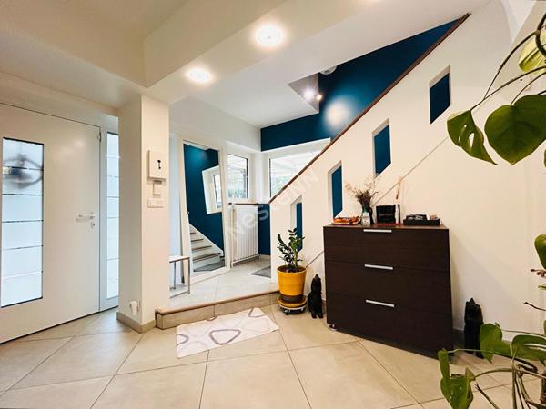 PROPRIÉTÉ PONTOISE ? 5 chambres, piscine et terrain de 1140 m² sans vis-à-vis.