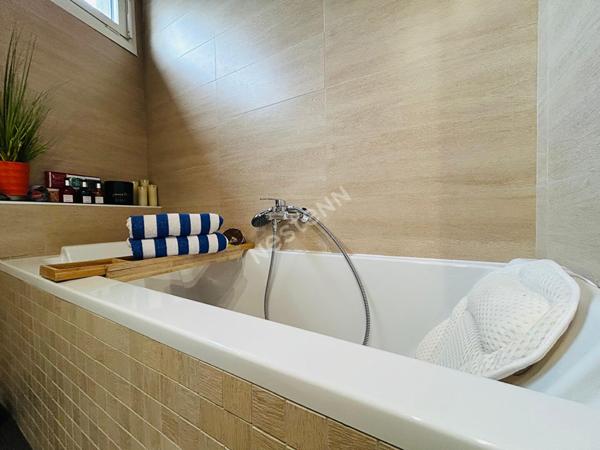 PROPRIÉTÉ PONTOISE ? 5 chambres, piscine et terrain de 1140 m² sans vis-à-vis.