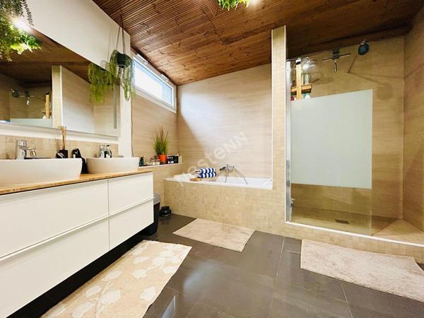 PROPRIÉTÉ PONTOISE ? 5 chambres, piscine et terrain de 1140 m² sans vis-à-vis.