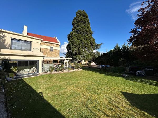 PROPRIÉTÉ PONTOISE ? 5 chambres, piscine et terrain de 1140 m² sans vis-à-vis.