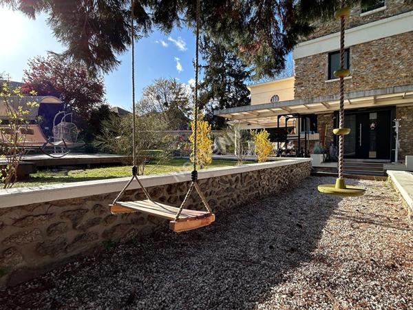 PROPRIÉTÉ PONTOISE ? 5 chambres, piscine et terrain de 1140 m² sans vis-à-vis.