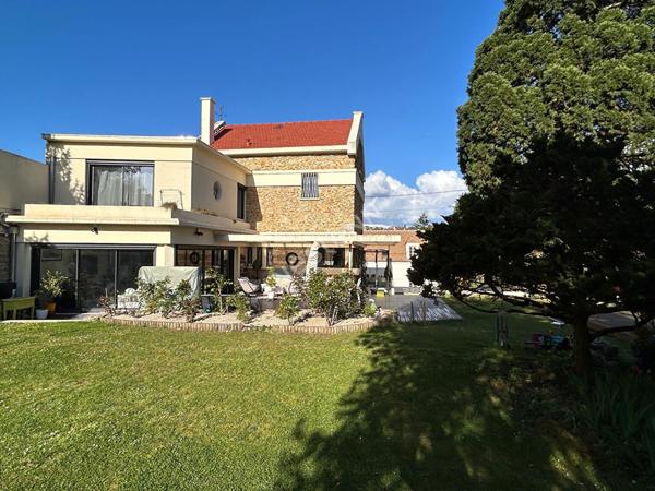 PROPRIÉTÉ PONTOISE ? 5 chambres, piscine et terrain de 1140 m² sans vis-à-vis.