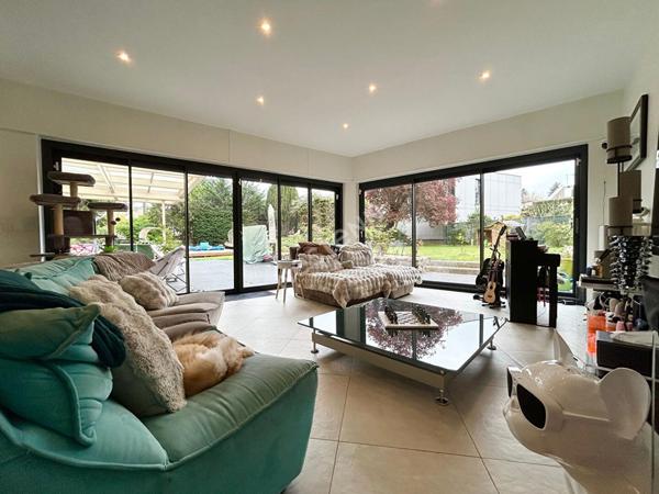 PROPRIÉTÉ PONTOISE ? 5 chambres, piscine et terrain de 1140 m² sans vis-à-vis.