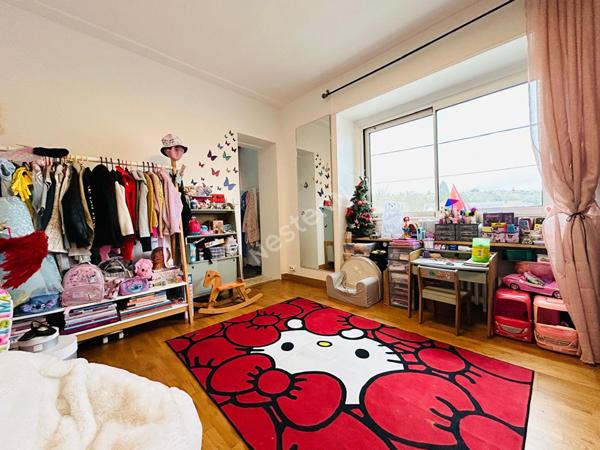PROPRIÉTÉ PONTOISE ? 5 chambres, piscine et terrain de 1140 m² sans vis-à-vis.
