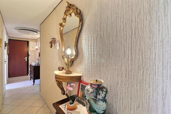 Appartement traversant 5P 82,60 m² Carrez avec balcon + cave Albertville (73200)