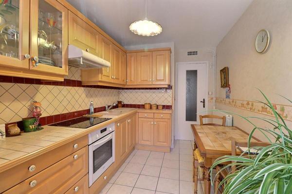 Appartement traversant 5P 82,60 m² Carrez avec balcon + cave Albertville (73200)