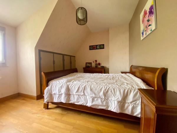 Maison de 174 m², avec vie de plain-pied, 6 chambres et jardin arboré-paysagé de 995 m².