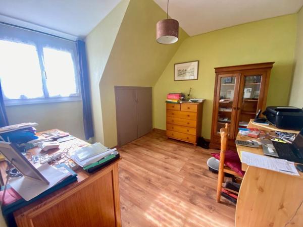 Maison de 174 m², avec vie de plain-pied, 6 chambres et jardin arboré-paysagé de 995 m².