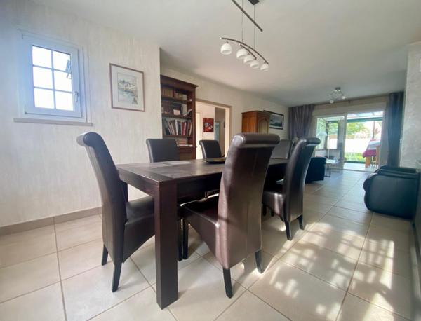 Maison de 174 m², avec vie de plain-pied, 6 chambres et jardin arboré-paysagé de 995 m².