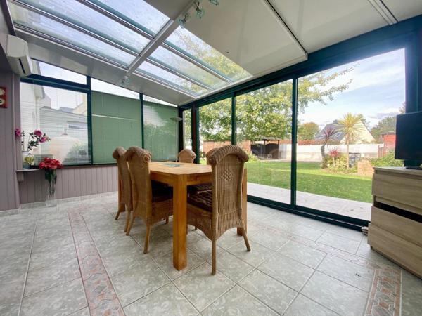 Maison de 174 m², avec vie de plain-pied, 6 chambres et jardin arboré-paysagé de 995 m².