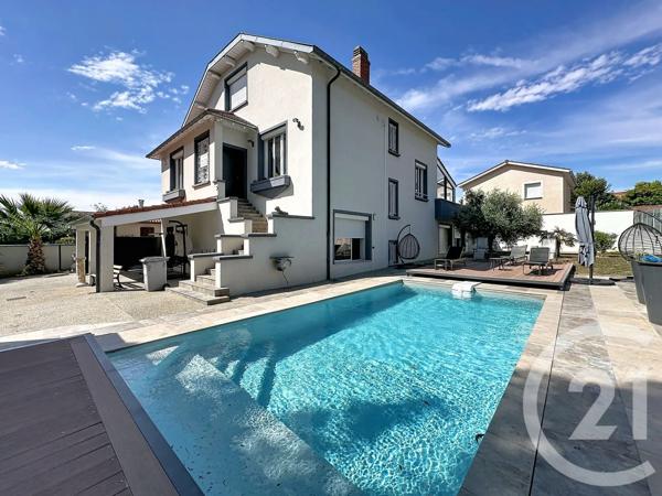 Maison à vendre  14 pièces - 324 m 2   VOURLES  - 69
