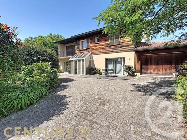 Maison à vendre  14 pièces - 324 m 2   VOURLES  - 69