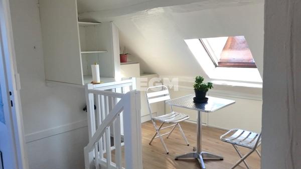 Mennecy (91540) Appartement F1 au dernier étage, lumineux et bien situé à Mennecy