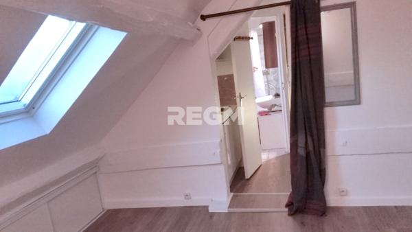 Mennecy (91540) Appartement F1 au dernier étage, lumineux et bien situé à Mennecy