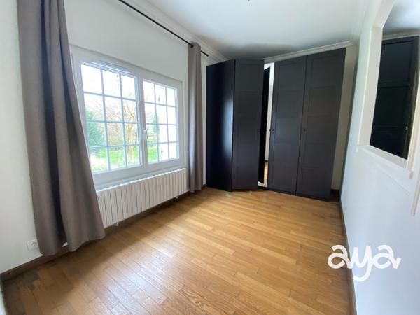 Maison de caractère sur terrain de près d’1 hectare – Beaux volumes, dépendances, verger