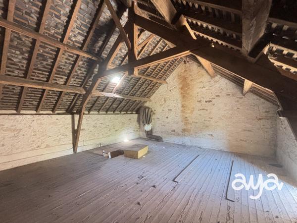 LONGÈRE EN PIERRE À RÉNOVER – ENVIRONNEMENT VERDOYANT EN IMPASSE