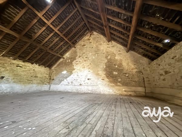 LONGÈRE EN PIERRE À RÉNOVER – ENVIRONNEMENT VERDOYANT EN IMPASSE