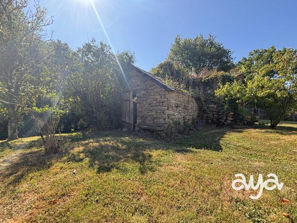 LONGÈRE EN PIERRE À RÉNOVER – ENVIRONNEMENT VERDOYANT EN IMPASSE