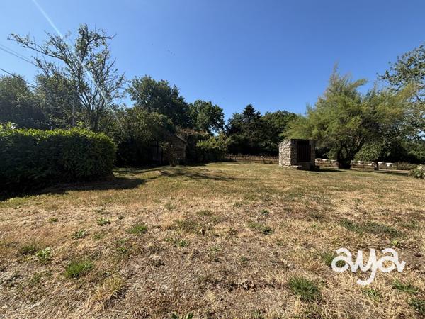 LONGÈRE EN PIERRE À RÉNOVER – ENVIRONNEMENT VERDOYANT EN IMPASSE