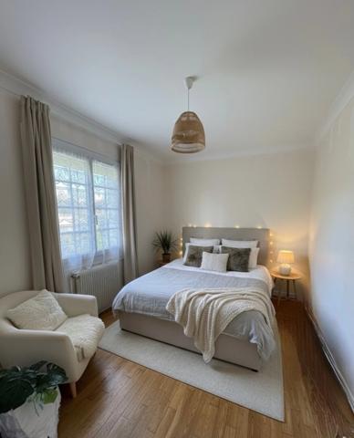 Maison à vendre 5 pièces LE CROISTY (56) - Sous-Sol Total - véranda - balcon - 1800 m² terrain divisible.