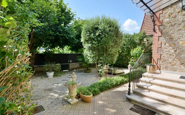 Maison à vendre    8 pièces •  Esbly