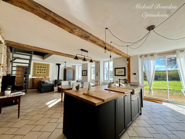 Maison en pierre rénovée – Vie de plain-pied – Environnement calme – EXCLUSIVITÉ