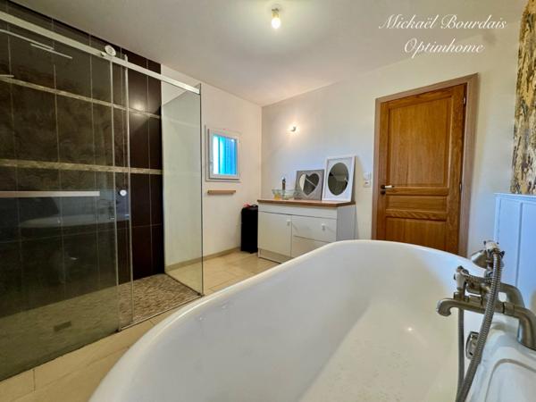 Maison en pierre rénovée – Vie de plain-pied – Environnement calme – EXCLUSIVITÉ