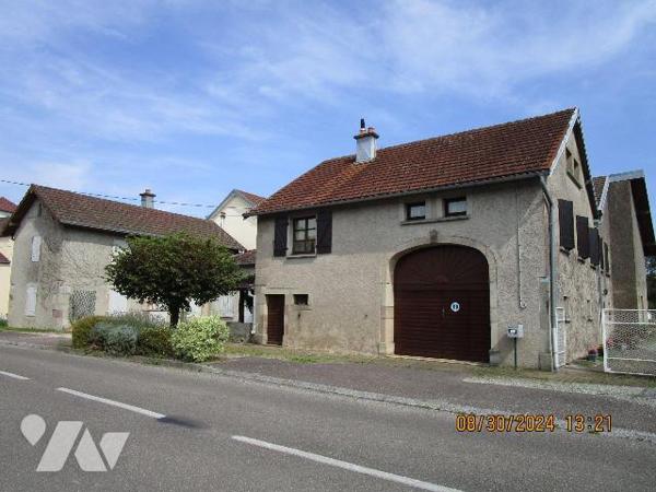Maison d'habitation en bon état d'entretien, située au centre village, , composée de 2 logement...