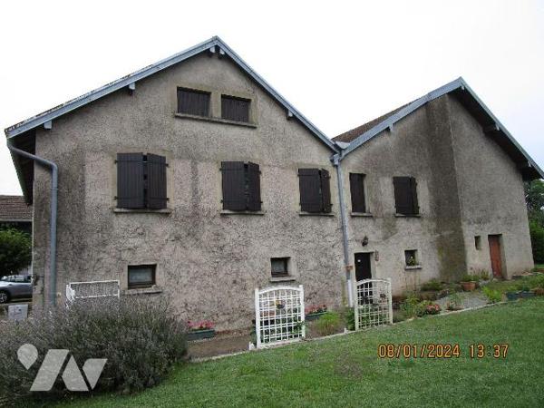 Maison d'habitation en bon état d'entretien, située au centre village, , composée de 2 logement...