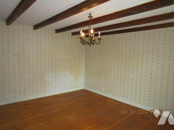 Maison d'habitation en bon état d'entretien, située au centre village, , composée de 2 logement...