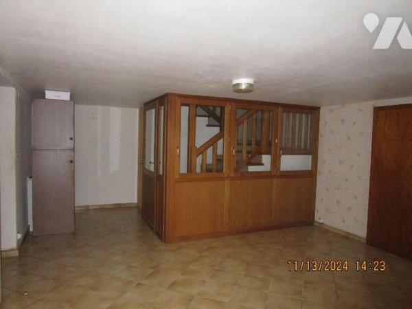 Maison d'habitation en bon état d'entretien, située au centre village, , composée de 2 logement...