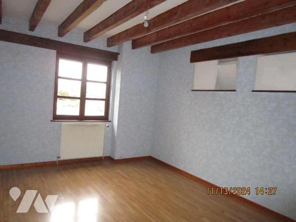 Maison d'habitation en bon état d'entretien, située au centre village, , composée de 2 logement...