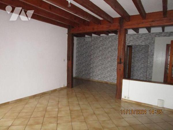 Maison d'habitation en bon état d'entretien, située au centre village, , composée de 2 logement...