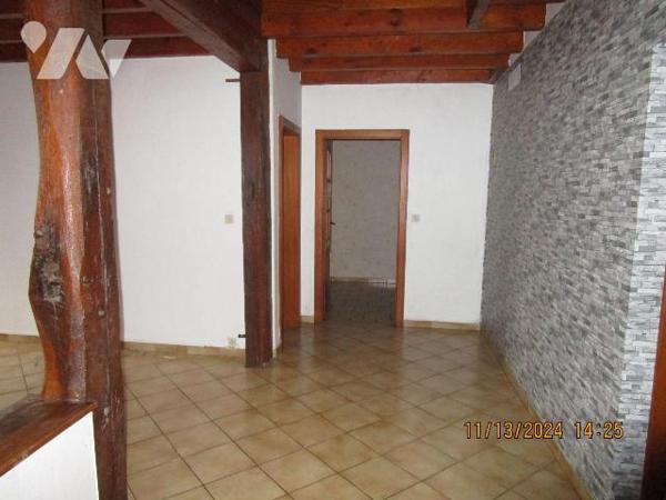 Maison d'habitation en bon état d'entretien, située au centre village, , composée de 2 logement...