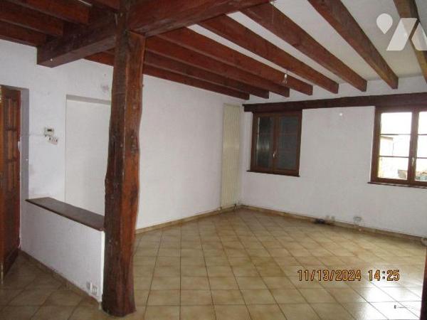 Maison d'habitation en bon état d'entretien, située au centre village, , composée de 2 logement...