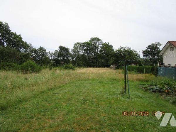 Maison d'habitation en bon état d'entretien, située au centre village, , composée de 2 logement...