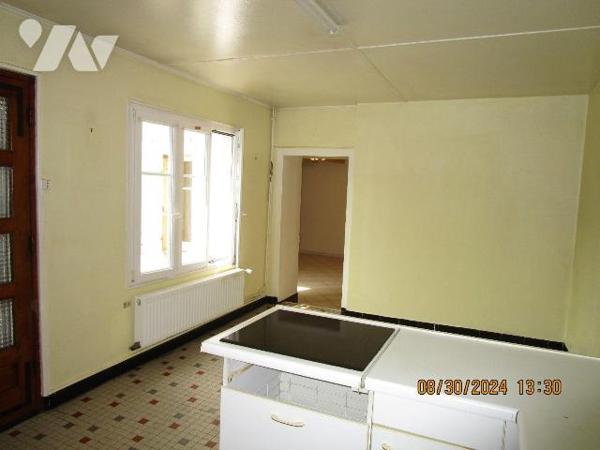 Maison d'habitation en bon état d'entretien, située au centre village, , composée de 2 logement...