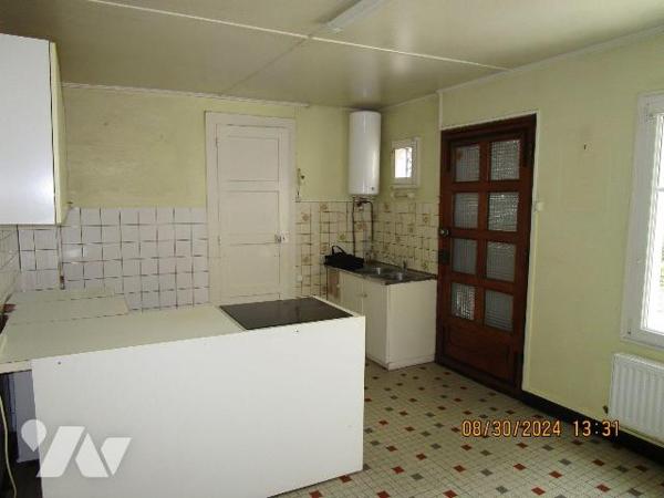 Maison d'habitation en bon état d'entretien, située au centre village, , composée de 2 logement...