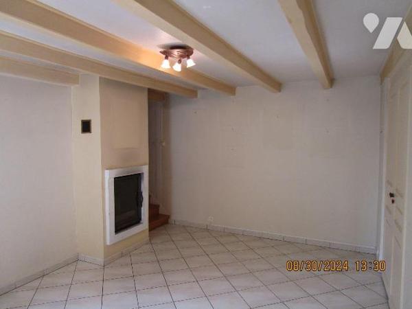 Maison d'habitation en bon état d'entretien, située au centre village, , composée de 2 logement...