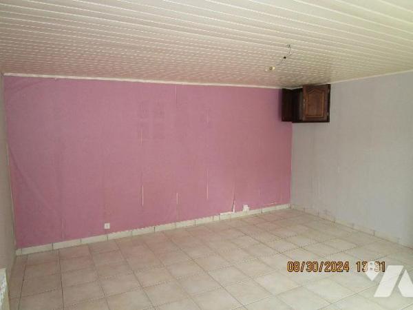 Maison d'habitation en bon état d'entretien, située au centre village, , composée de 2 logement...