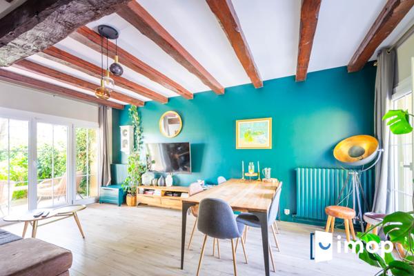 Maison rénovée avec jardin et terrasses, au calme dans un cadre verdoyant recherché.